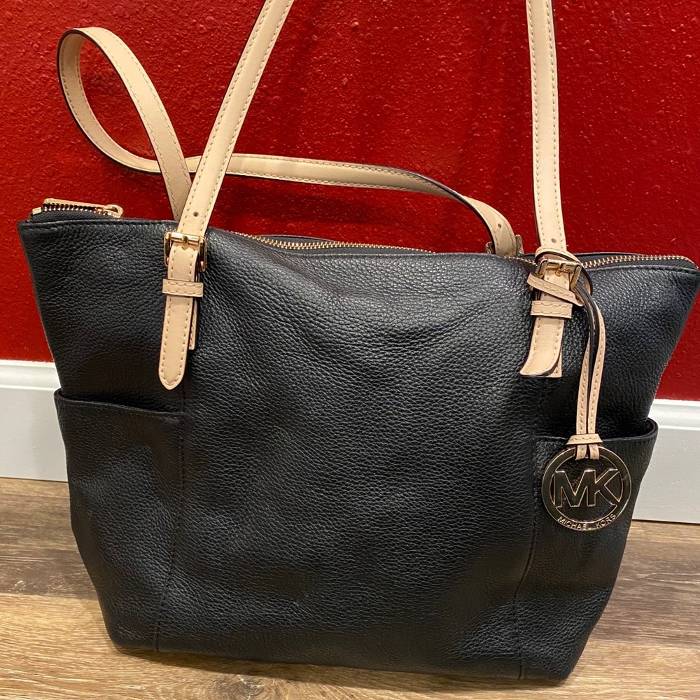 Michael Kors Jet Set Top Zip Tote